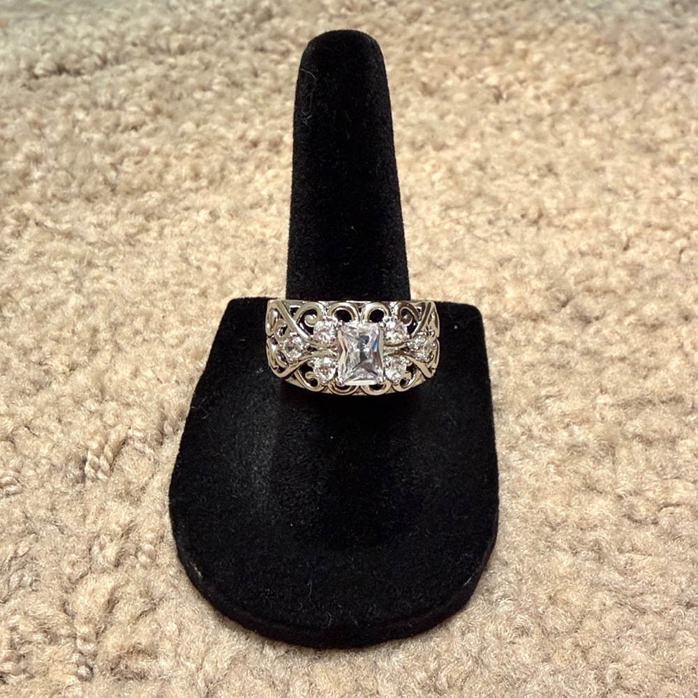 Elegant Sterling Silver Women's Ring with Intricate Design. Never worn